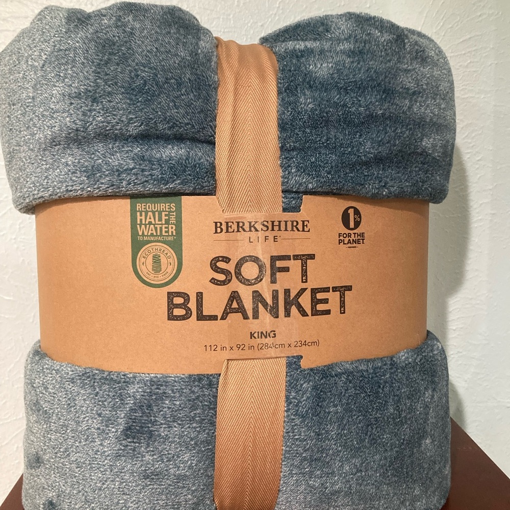 Berkshire Life King Size Soft Blanket